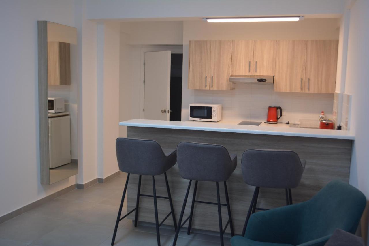 Les Palmiers Sunorama Beach Apartments Lárnaka Eksteriør bilde